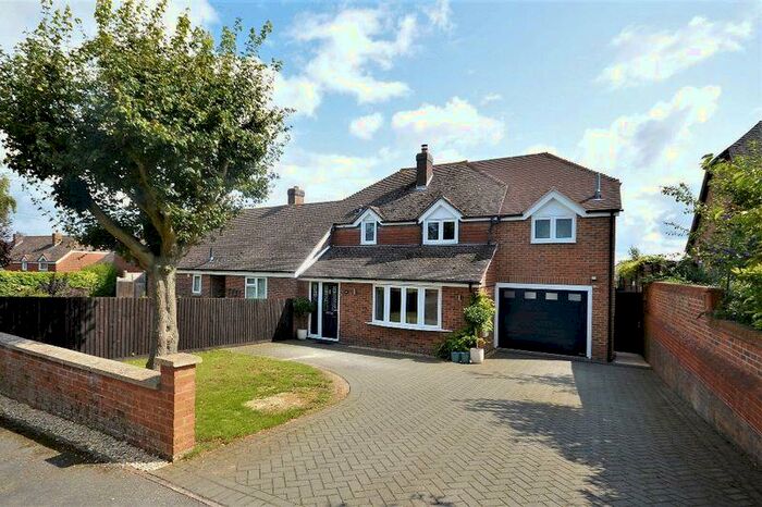 4 Bedroom Semi-Detached House To Rent In Princes Close, Chilton, HP18