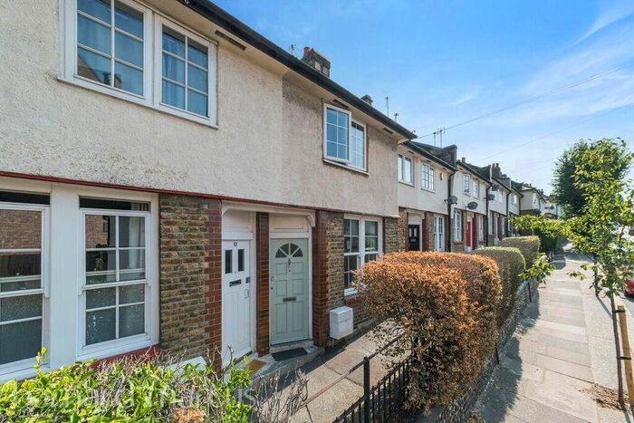 2 Bedroom Property To Rent In Derinton Road, London, SW17