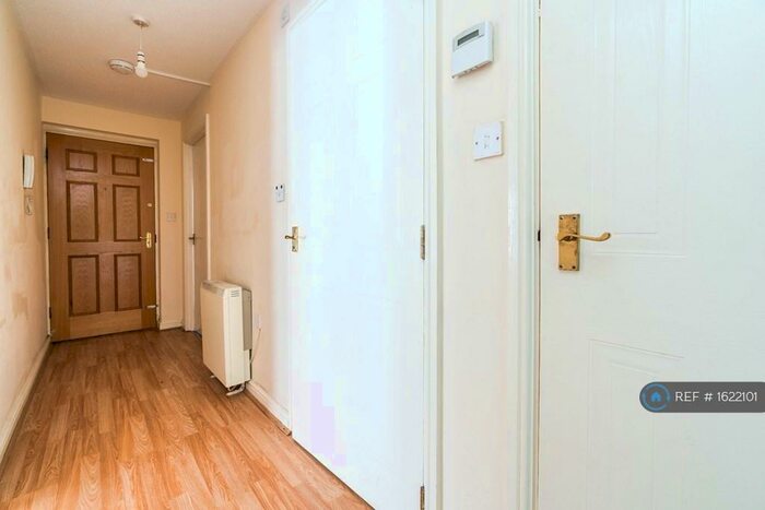 2 Bedroom Flat To Rent In Marathon Way, London, SE28