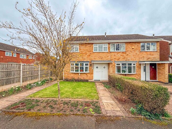 3 Bedroom Semi Detached House For Sale In Pangbourne Close, Nuneaton, CV11