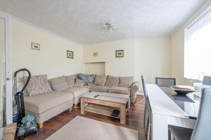 3 Bedroom Terraced House For Sale In Porlock Road, Southampton, SO16