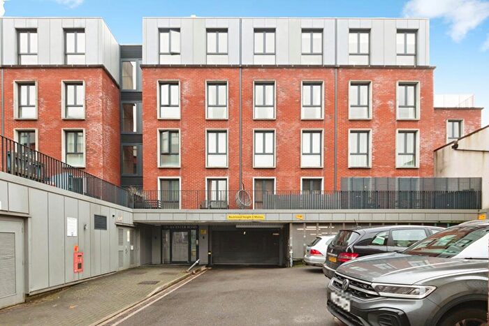 2 Bedroom Flat For Sale In Alcester Road, Moseley, West Midlands, B13