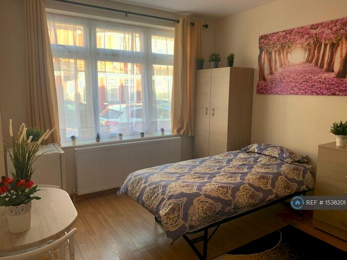 1 Bedroom Terraced House To Rent In Rosebery Avenue, London, N17