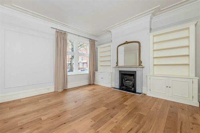 2 Bedroom Flat To Rent In Adeline Place, London, WC1B