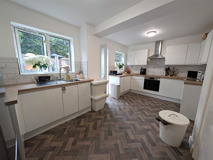 3 Bedroom Semi-Detached House To Rent In Kestrel Close, Caldicot, NP26