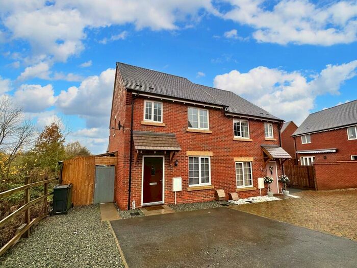 3 Bedroom Semi-Detached House To Rent In Blackham Road, Hugglescote, LE67