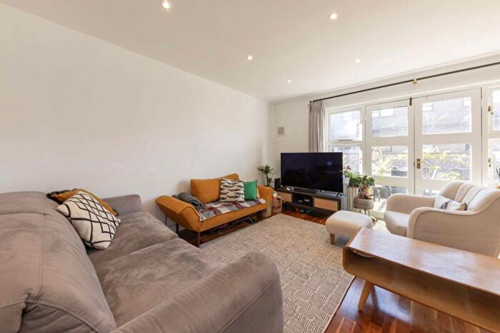 2 Bedroom Flat To Rent In Bruges Place, Camden Town, NW1