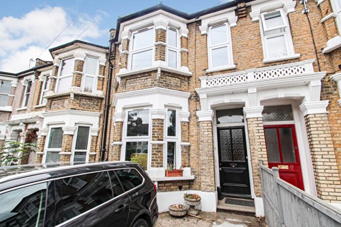 1 Bedroom Flat To Rent In Kings Road, Leytonstone, London, E11