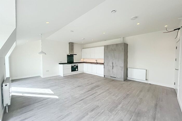 2 Bedroom Flat To Rent In Clive Lodge, Shirehall Lane, Hendon, NW4