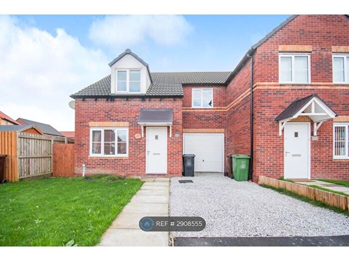 3 Bedroom Semi-Detached House To Rent In Tempest Square, Bradford, BD4