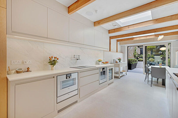 2 Bedroom Terraced House To Rent In Brett Road, London Fields, E8