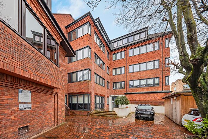 1 Bedroom Flat For Sale In High Street, Uxbridge, UB8