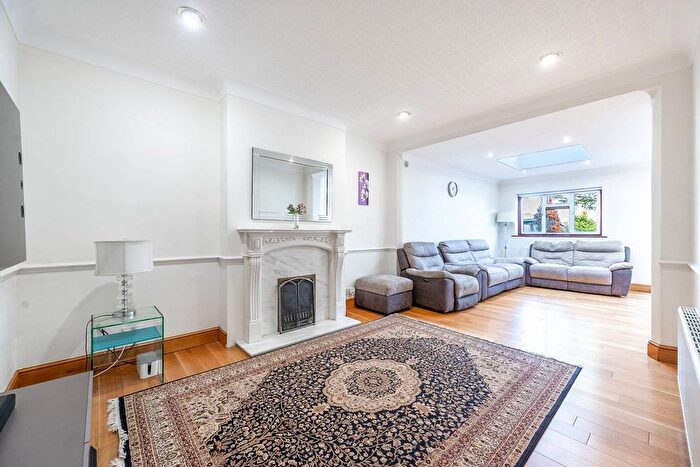 4 Bedroom Semi-Detached House For Sale In Bush Grove, Stanmore, HA7