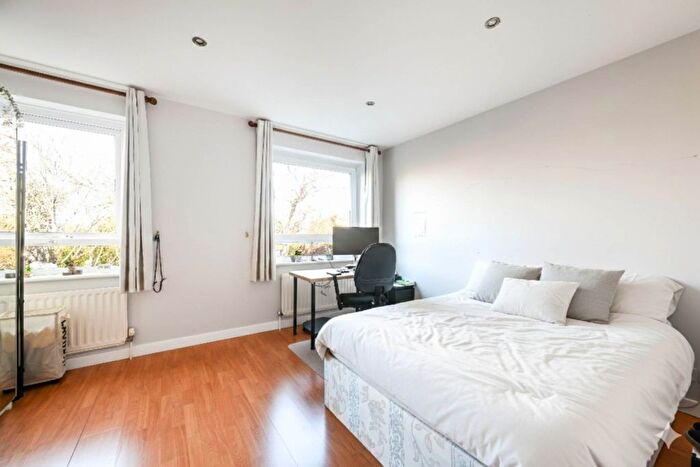 5 Bedroom Town House For Sale In Howards Lane Putney, London, SW15