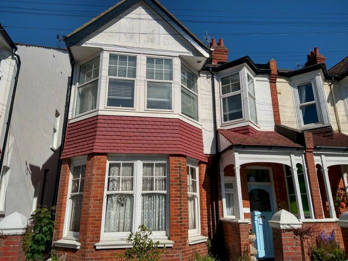 1 Bedroom Flat To Rent In Raphael Road, Hove, BN3