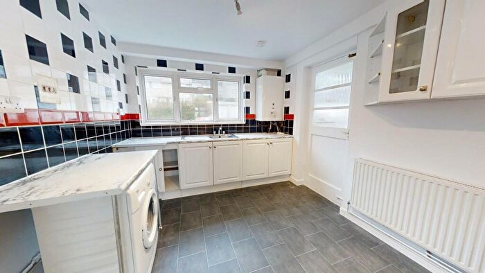 2 Bedroom Flat For Sale In East Weare Road, Portland, Dorset, DT5