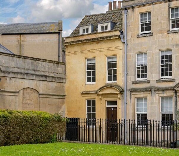 4 Bedroom Property To Rent In Beauford Square, Bath, BA1