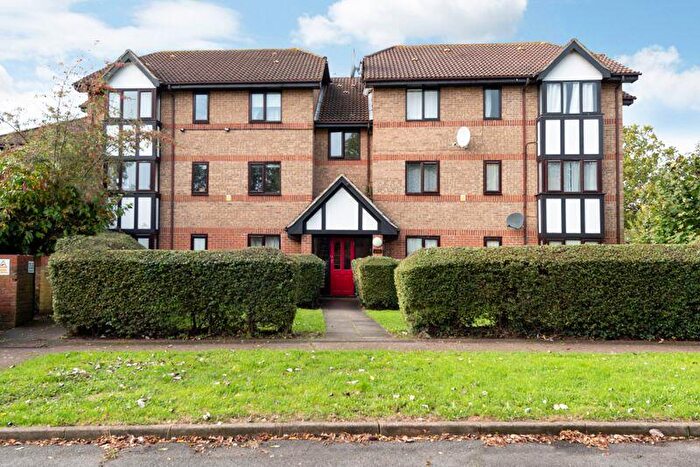 2 Bedroom Flat For Sale In Dalrymple Close, London, N14