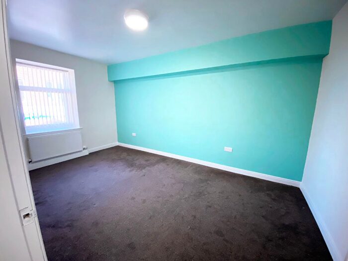 2 Bedroom Flat To Rent In Hallgate, Wigan, WN1