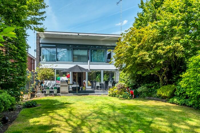 5 Bedroom Detached House To Rent In Golders Park Close, London, NW11