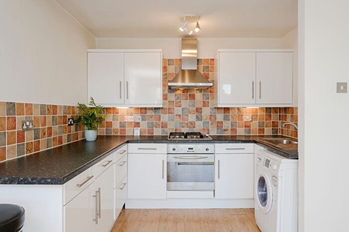 1 Bedroom Flat To Rent In Lambton Road, London, SW20