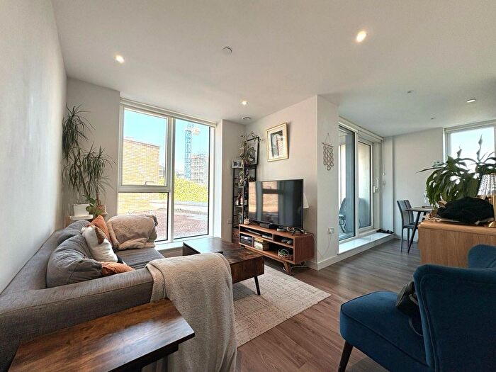 1 Bedroom Flat To Rent In Skylark Point, Newnton Close, Woodberry Down, London, N4