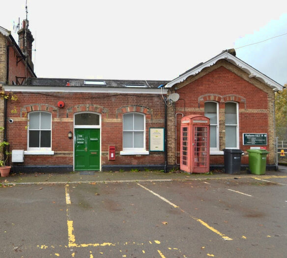 5 Bedroom Character Property To Rent In Station Approach, RH5