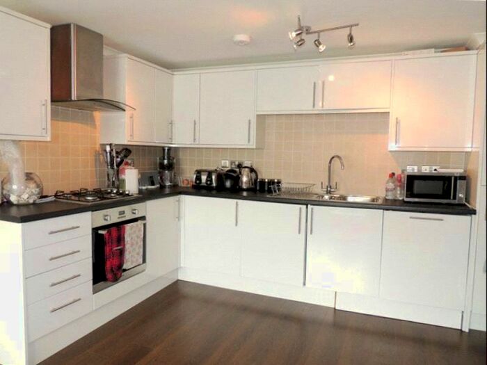 2 Bedroom Flat To Rent In Spring Apartments, Addiscombe Grove, Croydon, CR0