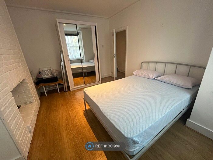 3 Bedroom Terraced House To Rent In Temple Road, Hounslow, TW3