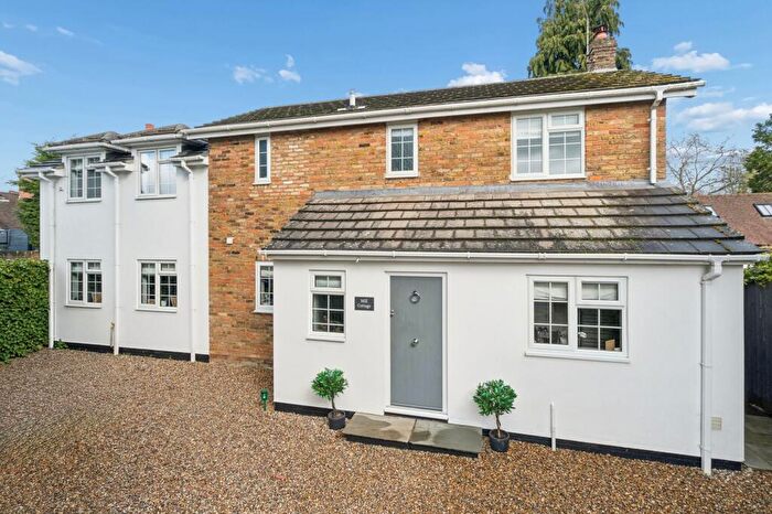 4 Bedroom Detached House For Sale In London End, Beaconsfield, HP9