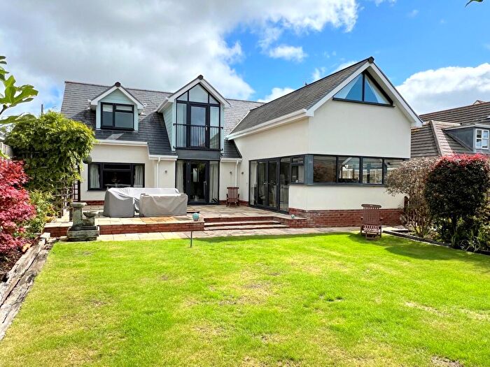 4 Bedroom Chalet For Sale In York Avenue, New Milton, Hampshire., BH25