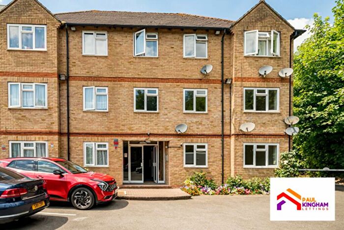 2 Bedroom Apartment To Rent In Wesley Dene, High Wycombe, HP13