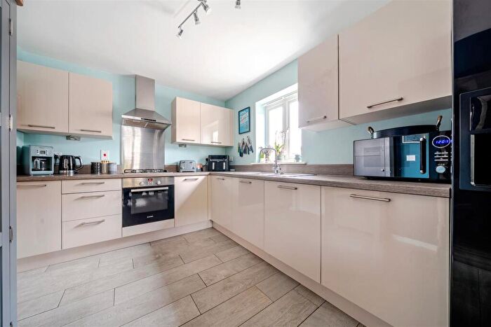 3 Bedroom Detached House For Sale In Appledine Way, Bedford, MK41