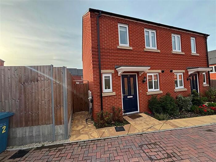 2 Bedroom Property To Rent In Barlow Street, Lichfield, WS14