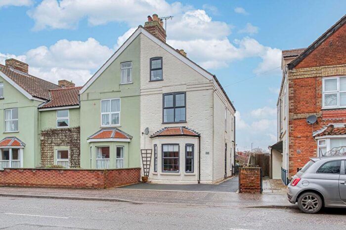 4 Bedroom Semi Detached House For Sale In Norwich Road, North Walsham, NR28