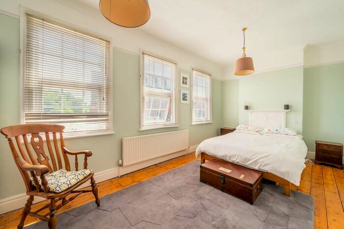 3 Bedroom Flat To Rent In London Road, Norbury, London, SW16