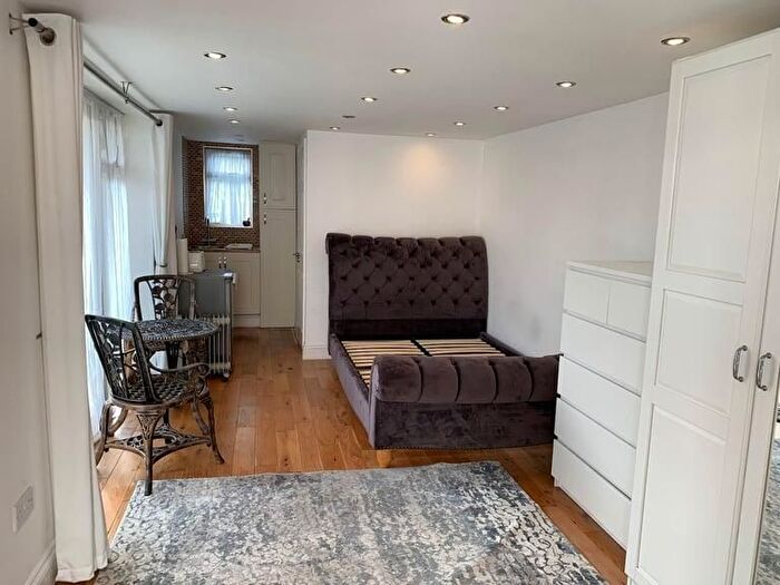 Studio To Rent In Evelyn Ave, Kingsbury, London, NW9