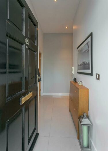 2 Bedroom Flat For Sale In Lanesborough Court, Gosforth, Newcastle Upon Tyne, NE3