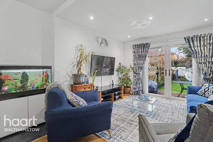 5 Bedroom End Of Terrace House For Sale In Hall Lane, Chingford, E4