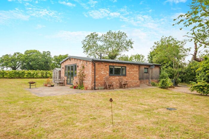 2 Bedroom Bungalow To Rent In Billingbear Lane, Binfield, Bracknell, Berkshire, RG42