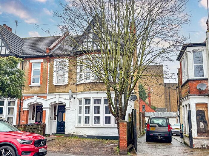 2 Bedroom Flat For Sale In Valkyrie Road, Westcliff-On-Sea, SS0