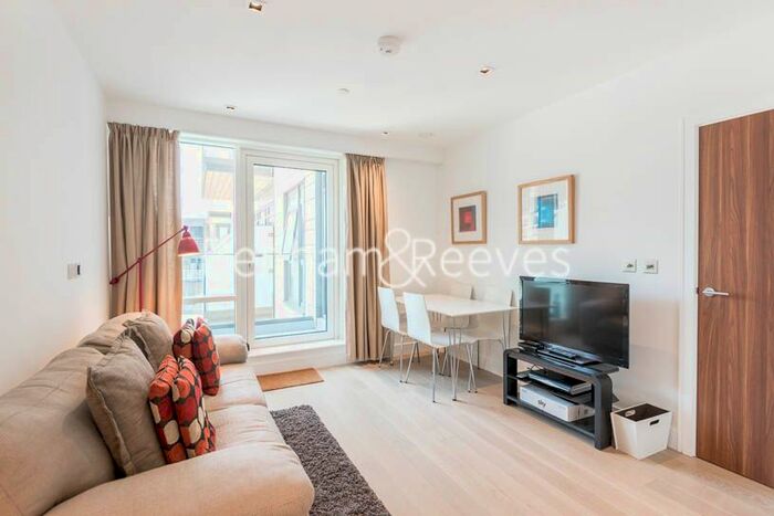 1 Bedroom Flat To Rent In Longfield Avenue, Ealing, W5