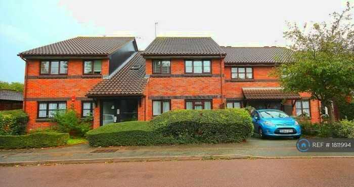 2 Bedroom Flat To Rent In Welsummer Way, Cheshunt, Waltham Cross, EN8