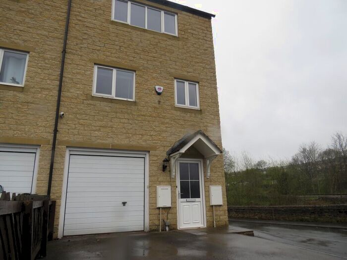 3 Bedroom House To Rent In Illingworth Close, Keighley, BD21