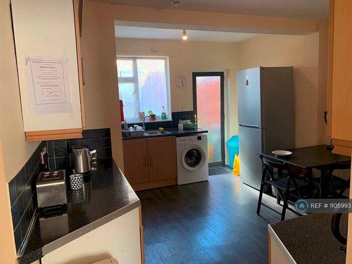 6 Bedroom Semi-Detached House To Rent In Rosebery Road, Kingston Upon Thames, KT1