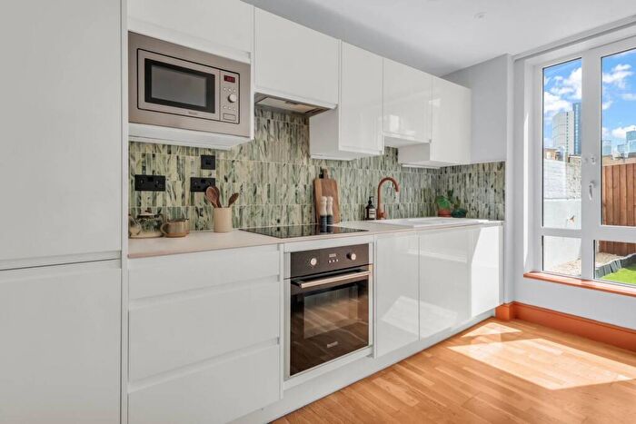 2 Bedroom Flat For Sale In Keymer Place, Tower Hamlets, London, E14