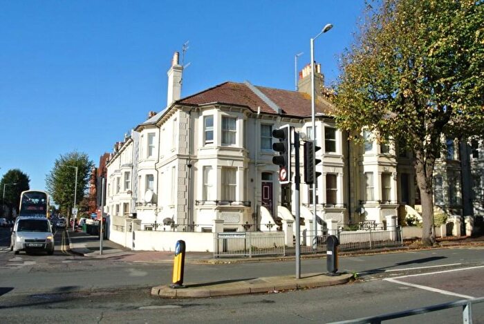 2 Bedroom Flat To Rent In Sackville Road, Hove, BN3