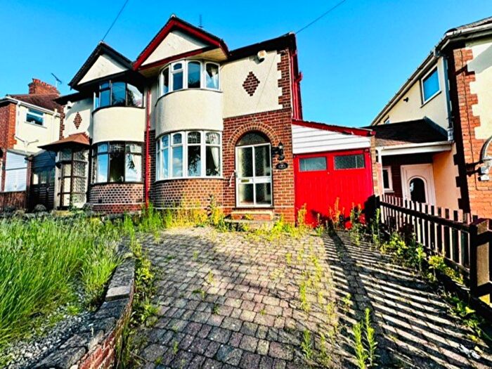 3 Bedroom Semi-Detached House To Rent In Kingswinford Road, Dudley, DY1