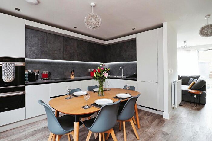 3 Bedroom Detached House For Sale In Heartwood Close, Wollaton, Nottinghamshire, NG8