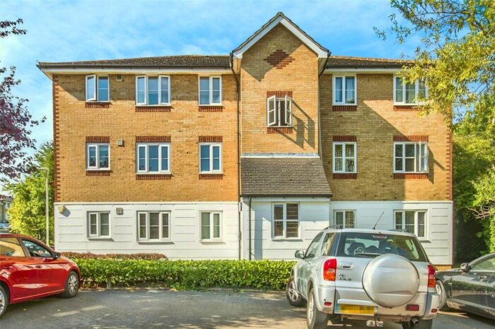 Flat To Rent In Chipstead Close, Sutton, SM2